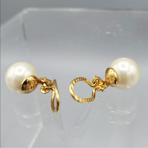 Dior Earrings VINTAGE GOLDTONE Pearl Clip-on Singed  EARRINGS - Picture 2 of 4